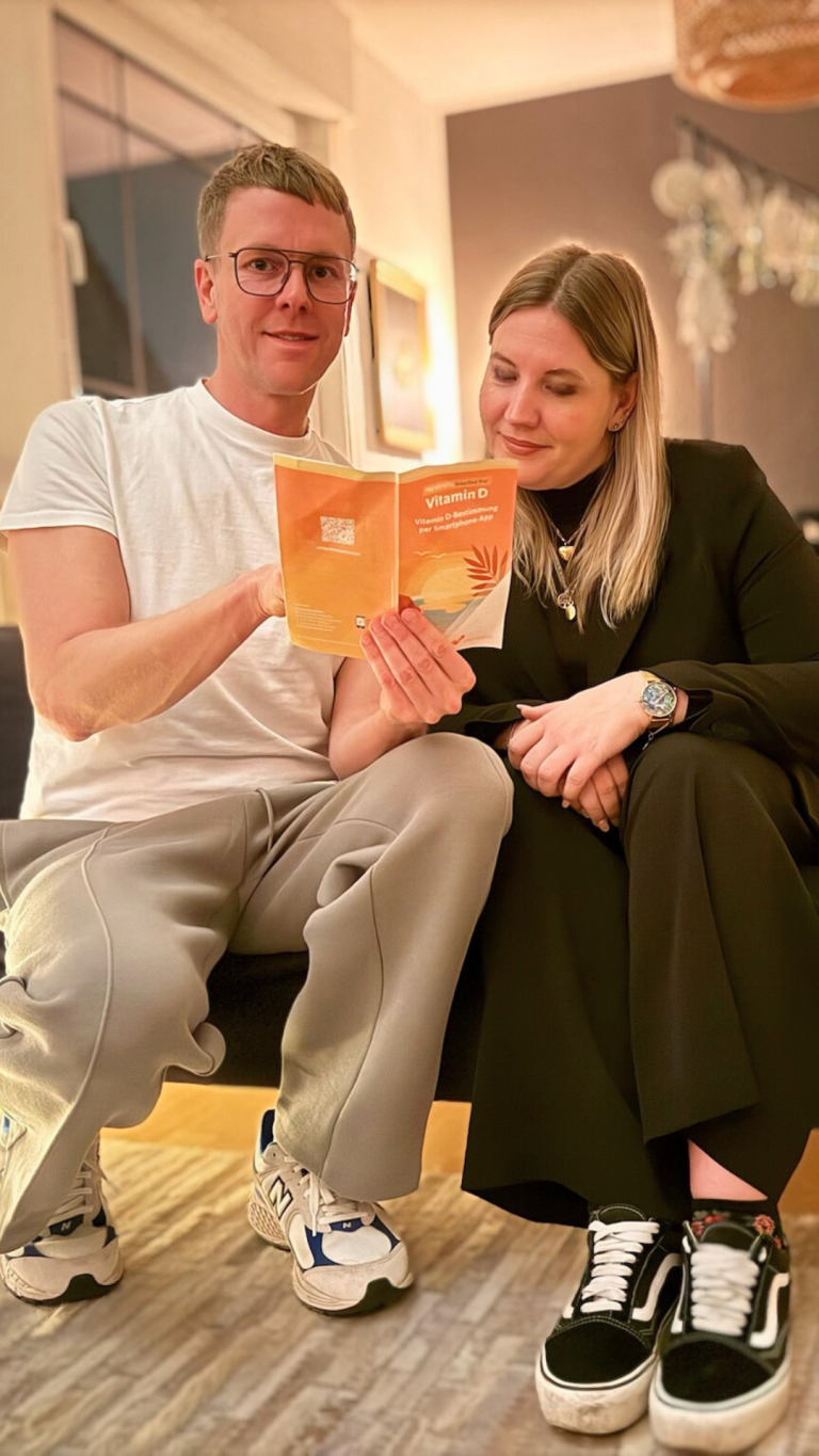 Hagen Schunk von Vedafood bei der Analyse mit einer Klientin